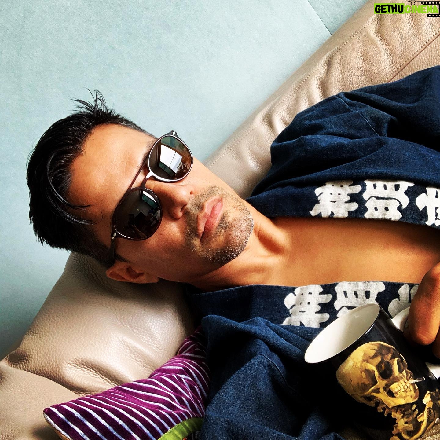 Jay Hernandez - 52K Likes - Day 10, Hawaiian quarantine. I awoke this morning feeling quite serene but the pull of jealousy compelled me to foolishly peak out the window. The scenic beauty of the beachfront, morning joggers, the gentle paddle of octogenarian swimmers criss crossing the bay had me burning with rage...far too early for that. I made myself a black coffee & looked forward to watching eggs slowly congeal into the fluffiest of scrambles, obviously adding white truffle oil for flavor. Later, I tried my hand at tick tok which ultimately left me weeping uncontrollably, I immediately deleted the app. Following that tragedy I questioned my choice of coffee table, suddenly doubting Noguchi was the right fit. I scrolled through endless, overpriced mid-century options, some from as far away as Brazil, before circling back & feeling confident about my initial decision. The only thing I have to look forward to on this bleak day is Champagne which I would ceremoniously consume in a vintage Japanese kimono. 2012 was banner year for this particularly titillating brew which currently rests patiently in the wine cellar. These days move exceedingly slowly. Tomorrow, I think I will try yoga...or perhaps Chardonnay.