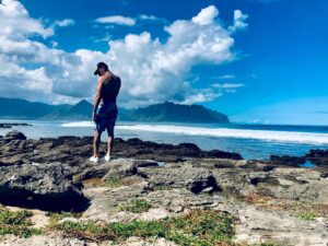 Jay Hernandez Instagram - I've never been one for blind optimism but we should all be conscious of the gift of the moment. These are trying times & it's bringing out a lot of bad things in society. I am thankful for my loved ones, for my health and for every day I wake up. All the money or things in the world can not buy you another breath, our time here and what we do with it is our gift. Peace n love. Happy Friday y'all. 🏝❣️🤘🏽