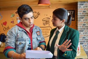 Jay Thakkar Instagram - Kaisi lagi Gullak Season-4 ke SURYANARAYAN aur SHILPI ki chemistry? Comments me bataaiye!😉♥️

Watch Gullak Season-4, Streaming Exclusively on Sony LIV App. 👨‍👨‍👦‍👦♥️

 #GullakSeaaon4 #Suryanarayan #SonyLiv #TVF #WebSeries #JayThakkar #Solanki