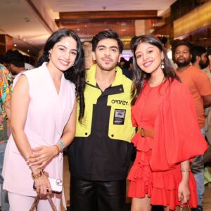 Jay Thakkar Instagram - Some sweet highlights from yesterday's Gullak Season-4 Screening! 
Do watch me as 'Suryanarayan' on Sony LIV & let me know how you like my 'jugaadu & quirky solutions' to each problem! 😉♥️

H.M.U.A.🧑‍🎤- @makeup.artist.anusha
🧥👖- @777zone 
👟- @converse

#JayThakkar #Suryanarayn #Screening #GullakSeason4 #CastandCrew #ActorDirector #TVF #WebSeries #Grateful #Blessed