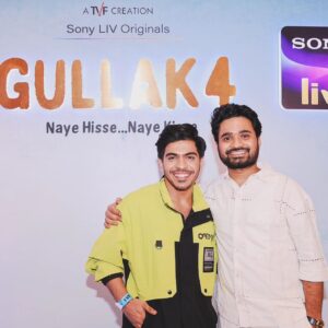 Jay Thakkar Instagram - Some sweet highlights from yesterday's Gullak Season-4 Screening! 
Do watch me as 'Suryanarayan' on Sony LIV & let me know how you like my 'jugaadu & quirky solutions' to each problem! 😉♥️

H.M.U.A.🧑‍🎤- @makeup.artist.anusha
🧥👖- @777zone 
👟- @converse

#JayThakkar #Suryanarayn #Screening #GullakSeason4 #CastandCrew #ActorDirector #TVF #WebSeries #Grateful #Blessed