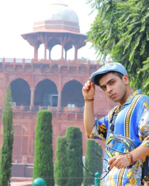 Jay Thakkar Instagram - Shoot se Off day ka sahi istemaal. 
Waah, Taj! No wonder, it's a WONDER.♥️🕌
EID MUBARAK to all🌙😇♥️

#JayThakkar #EidMubarak #TajMahal #Agra #DelhiShootDiaries #Kapkappi
