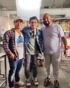 Jay Thakkar Instagram - Shot for a really Bomb Ad Film with @ripunjoybyum sir & with the amazing people at @bandarsatwork ! #ComingSoon  #StayTuned 🎥🎬🎞️ 

P.S. - Slide to watch the awesome BTS videos captured during the shoot.😇➡️

#JayThakkar #TeenBandars #AdFilm #NewWork #ComingSoon #StayTuned #Grateful #Blessed #BTS