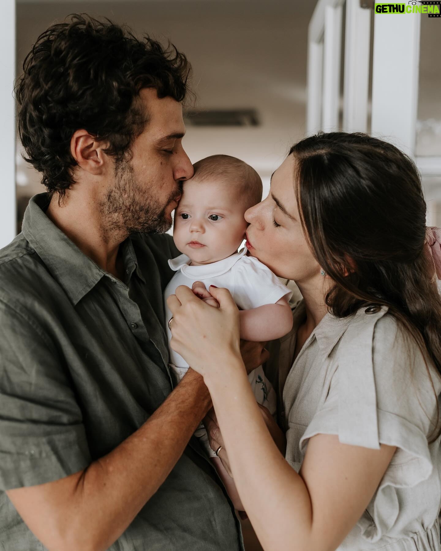 Jayme Matarazzo - 16.9K Likes - Comemoramos 7 meses da Maria, nossa caçula que trouxe ainda mais luz para a família e diariamente nos ensina sobre o que é o amor. A cópia da mãe (ok eu concordo com vocês nisso) tão pequena e tão amada por todos.
Ansioso pra cada descoberta, cada
aprendizado seu, pra te ver crescer e viver essa vida toda com você ❤️
📷 @babuskafotografia