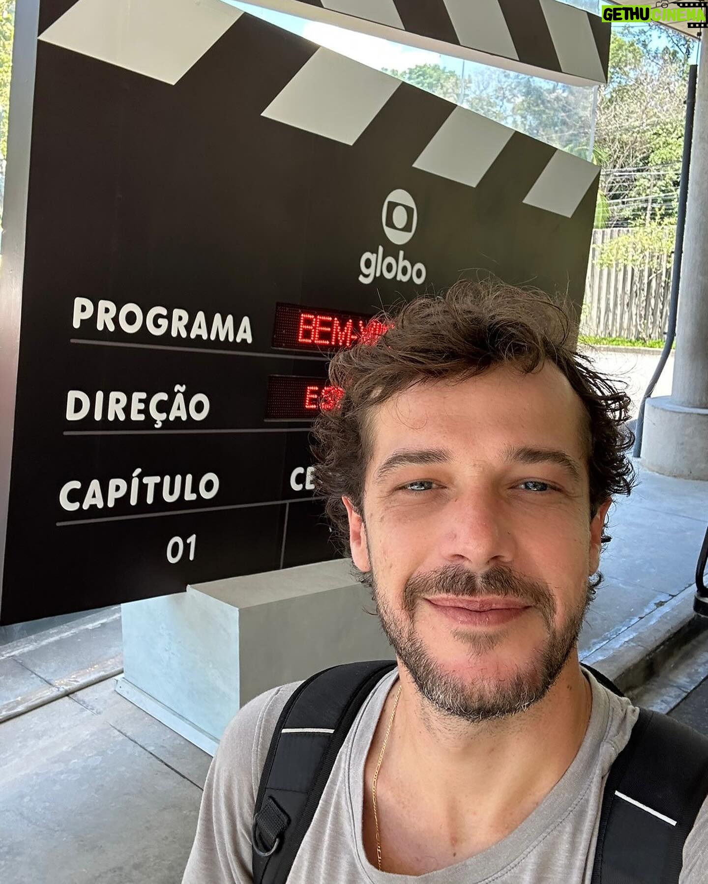Jayme Matarazzo - 5.7K Likes - Tudo novo de novo!! Bora pra mais uma jornada! Viver mais um personagem e contar mais uma história incrível me preenche de alegria. Feliz de estar de volta! Logo logo teremos mais novidades. “Família é tudo“ vem aí e vai ser lindo 🎥🎬🎞️🖤