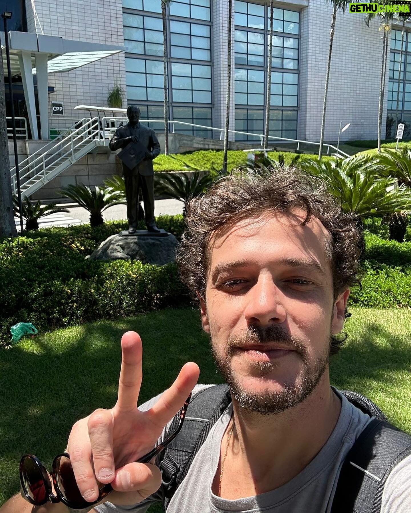 Jayme Matarazzo - 5.7K Likes - Tudo novo de novo!! Bora pra mais uma jornada! Viver mais um personagem e contar mais uma história incrível me preenche de alegria. Feliz de estar de volta! Logo logo teremos mais novidades. “Família é tudo“ vem aí e vai ser lindo 🎥🎬🎞️🖤