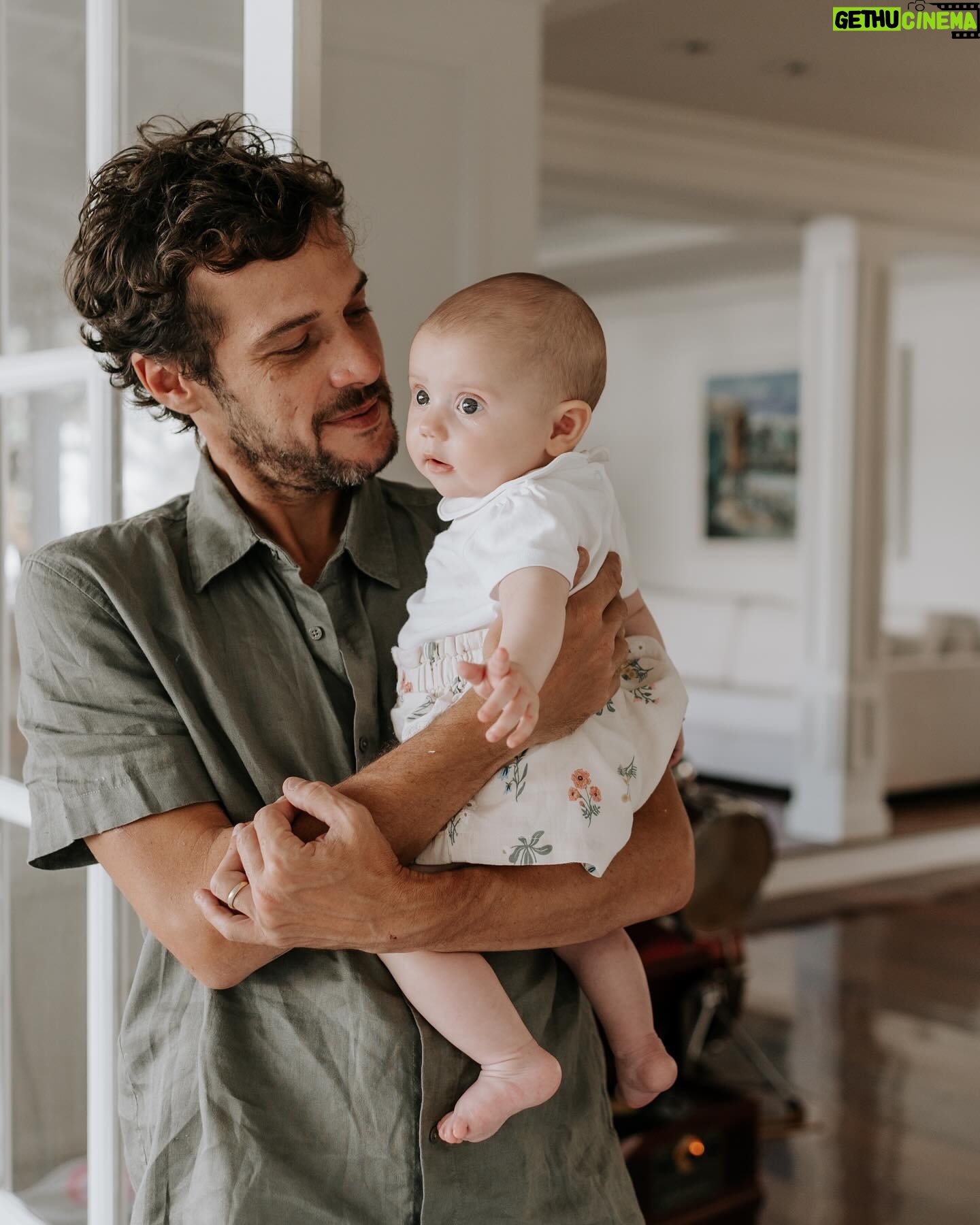 Jayme Matarazzo - 16.9K Likes - Comemoramos 7 meses da Maria, nossa caçula que trouxe ainda mais luz para a família e diariamente nos ensina sobre o que é o amor. A cópia da mãe (ok eu concordo com vocês nisso) tão pequena e tão amada por todos.
Ansioso pra cada descoberta, cada
aprendizado seu, pra te ver crescer e viver essa vida toda com você ❤️
📷 @babuskafotografia