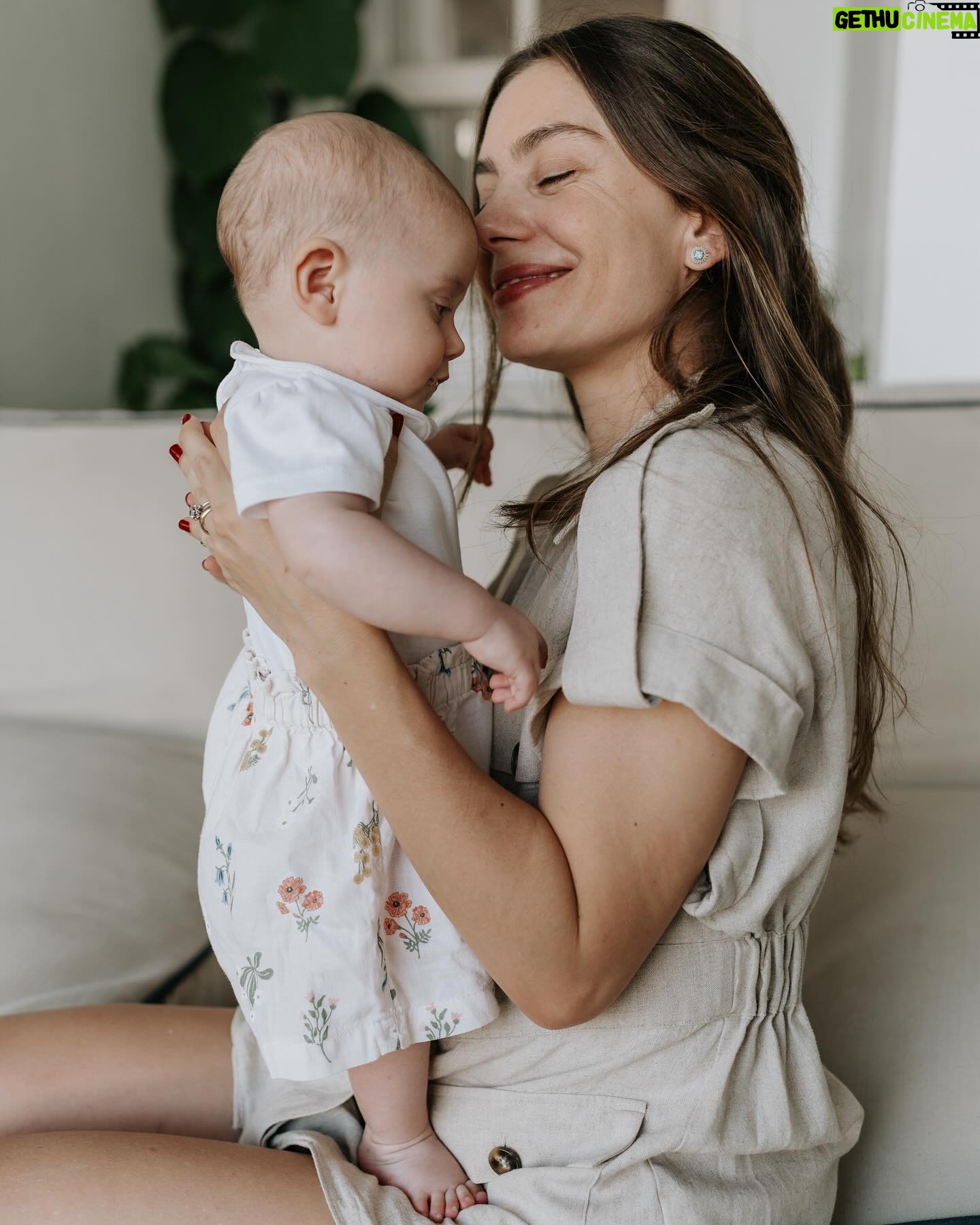 Jayme Matarazzo - 16.9K Likes - Comemoramos 7 meses da Maria, nossa caçula que trouxe ainda mais luz para a família e diariamente nos ensina sobre o que é o amor. A cópia da mãe (ok eu concordo com vocês nisso) tão pequena e tão amada por todos.
Ansioso pra cada descoberta, cada
aprendizado seu, pra te ver crescer e viver essa vida toda com você ❤️
📷 @babuskafotografia
