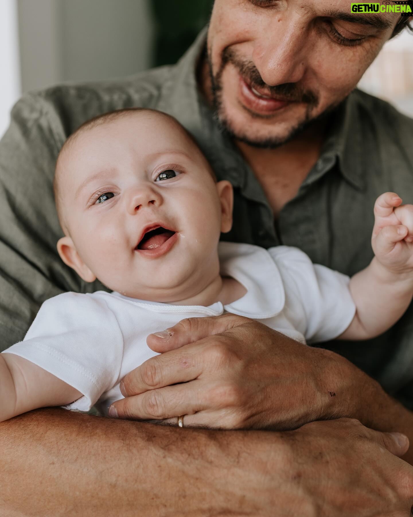 Jayme Matarazzo - 16.9K Likes - Comemoramos 7 meses da Maria, nossa caçula que trouxe ainda mais luz para a família e diariamente nos ensina sobre o que é o amor. A cópia da mãe (ok eu concordo com vocês nisso) tão pequena e tão amada por todos.
Ansioso pra cada descoberta, cada
aprendizado seu, pra te ver crescer e viver essa vida toda com você ❤️
📷 @babuskafotografia