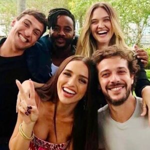 Jayme Matarazzo Instagram - Hoje completamos 100 capítulos de Família é tudo!! 

Cada cena e emoção são frutos de um trabalho árduo e de muita dedicação de muita gente. Agradeço a cada colega de set por tanta troca incrível até aqui e a todos que tornam essa novela possível ❤️ sinto muita gratidão por estar mais uma vez trabalhando com o que eu amo. E o melhor, com esses colegas de elenco que fazem o meu dia a dia de trabalho ser mais leve e divertido. #familiaétudo ✌🏻

@tvglobo | @isabellapinheiro