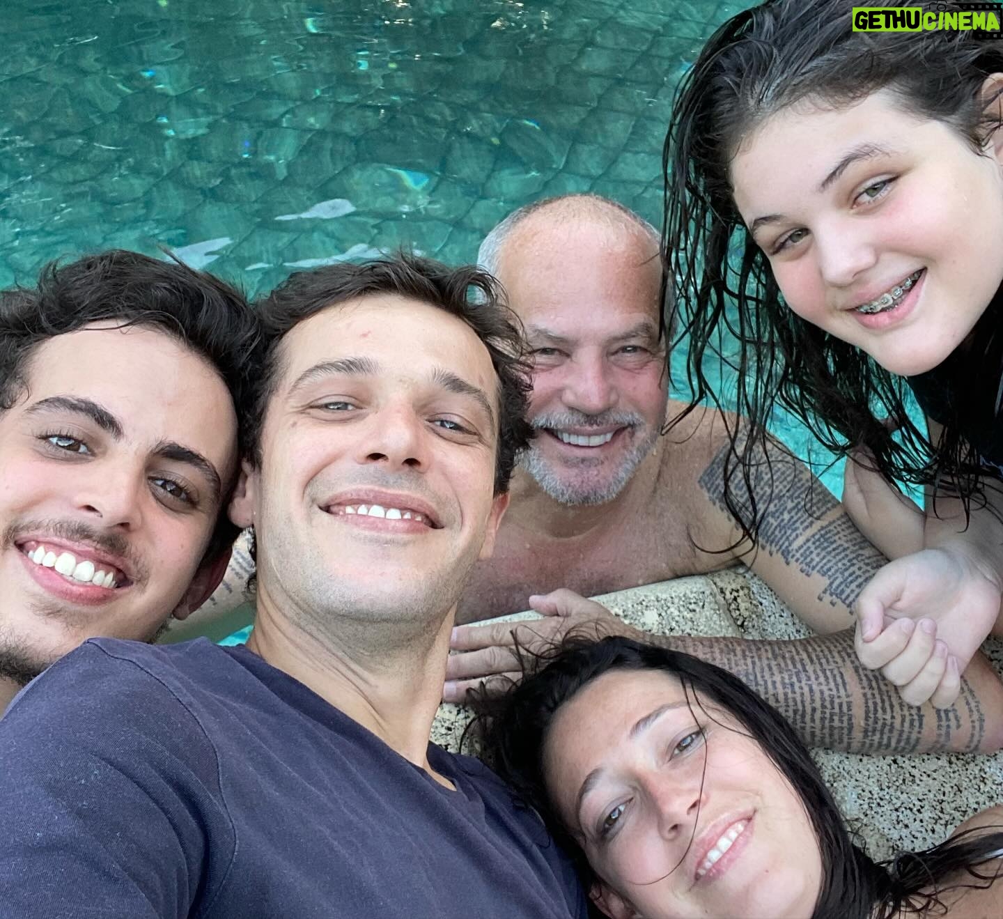 Jayme Matarazzo - 22.7K Likes - Hoje é dia dele!!! 🎉 Te amo @jaymemonjardim !!! Pai que amo e admiro muito e que hoje também atende por vovó Monja!!! Nós te amamos e morremos de orgulho de você !!
💙💜💛💚❤️🩵🩷