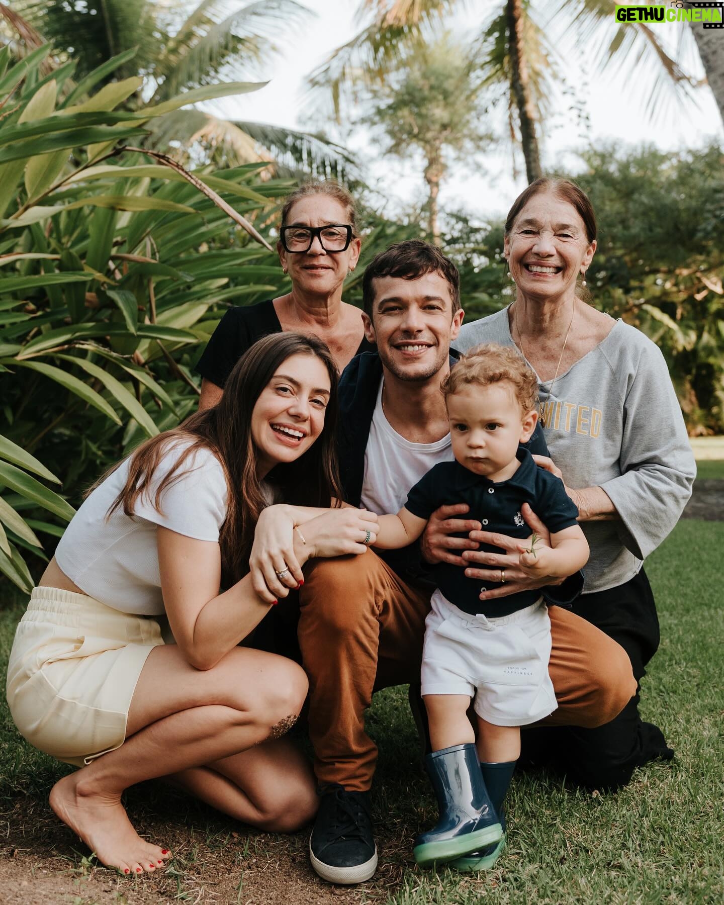 Jayme Matarazzo - 55K Likes - Que sorte a minha estar cercado de mamães incríveis, mulheres fortes, inspiradoras , e que fazem os meus sonhos maiores se tornarem realidade. Obrigado minha mãe, obrigado meu amor, minha sogra, minha irmã, Cacá nossa parceira incrível, e desejo de coração que todas as mamães tenham tido um lindo dia e que se sintam beijadas nessa data e em todos os dias. Feliz dia das mães!!! Vcs são incríveis !!! ❤️💙🤍🩵💜💛💚
📸: @babuskafotografia 🌹