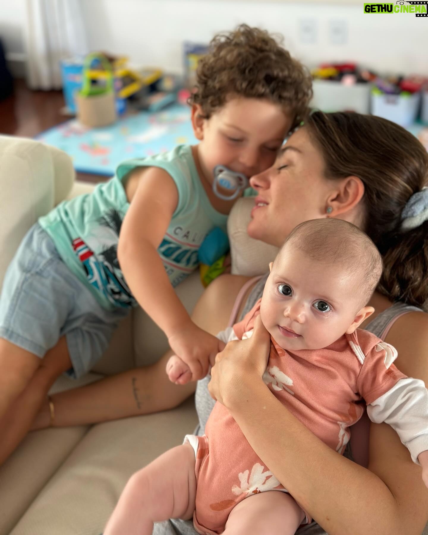Jayme Matarazzo - 55K Likes - Que sorte a minha estar cercado de mamães incríveis, mulheres fortes, inspiradoras , e que fazem os meus sonhos maiores se tornarem realidade. Obrigado minha mãe, obrigado meu amor, minha sogra, minha irmã, Cacá nossa parceira incrível, e desejo de coração que todas as mamães tenham tido um lindo dia e que se sintam beijadas nessa data e em todos os dias. Feliz dia das mães!!! Vcs são incríveis !!! ❤️💙🤍🩵💜💛💚
📸: @babuskafotografia 🌹