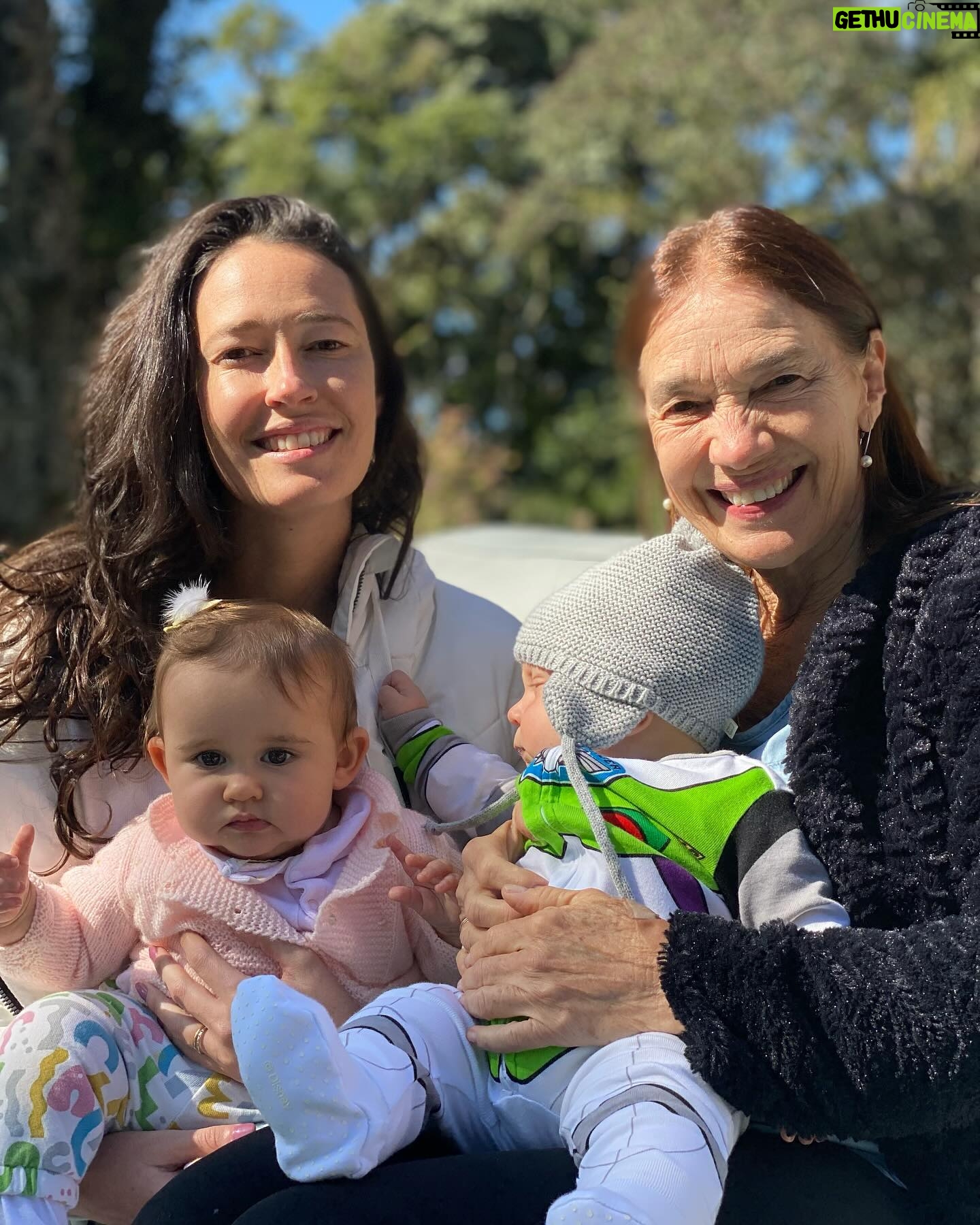 Jayme Matarazzo - 55K Likes - Que sorte a minha estar cercado de mamães incríveis, mulheres fortes, inspiradoras , e que fazem os meus sonhos maiores se tornarem realidade. Obrigado minha mãe, obrigado meu amor, minha sogra, minha irmã, Cacá nossa parceira incrível, e desejo de coração que todas as mamães tenham tido um lindo dia e que se sintam beijadas nessa data e em todos os dias. Feliz dia das mães!!! Vcs são incríveis !!! ❤️💙🤍🩵💜💛💚
📸: @babuskafotografia 🌹
