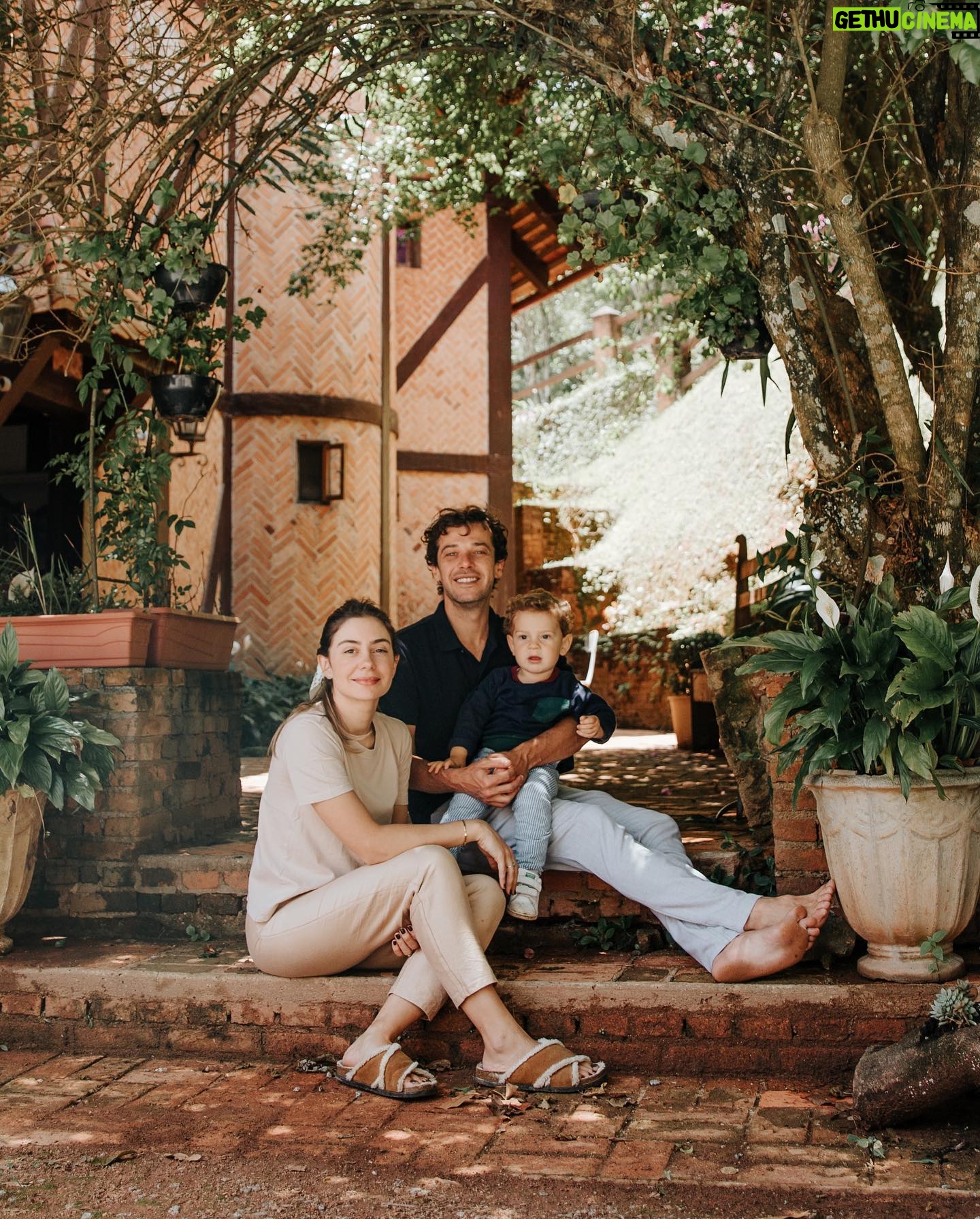 Jayme Matarazzo - 11.1K Likes - Tudo novo de novo 🤍 Muito felizes em compartilhar que nossa família tá crescendo! Vamos embarcar nessa aventura tão desejada que é a nossa segunda gravidez. Antonio vai ganhar uma irmã! E tá radiante! ✨
Juntos estamos realizando o nosso maior sonho, aquilo pra nós tem o maior valor e que é a nossa maior prioridade: a nossa família. Obrigada Deus por tanto 🙏🏼
Vem Maria, que o Papai, a Mamãe e o Antonio já te amam muito!