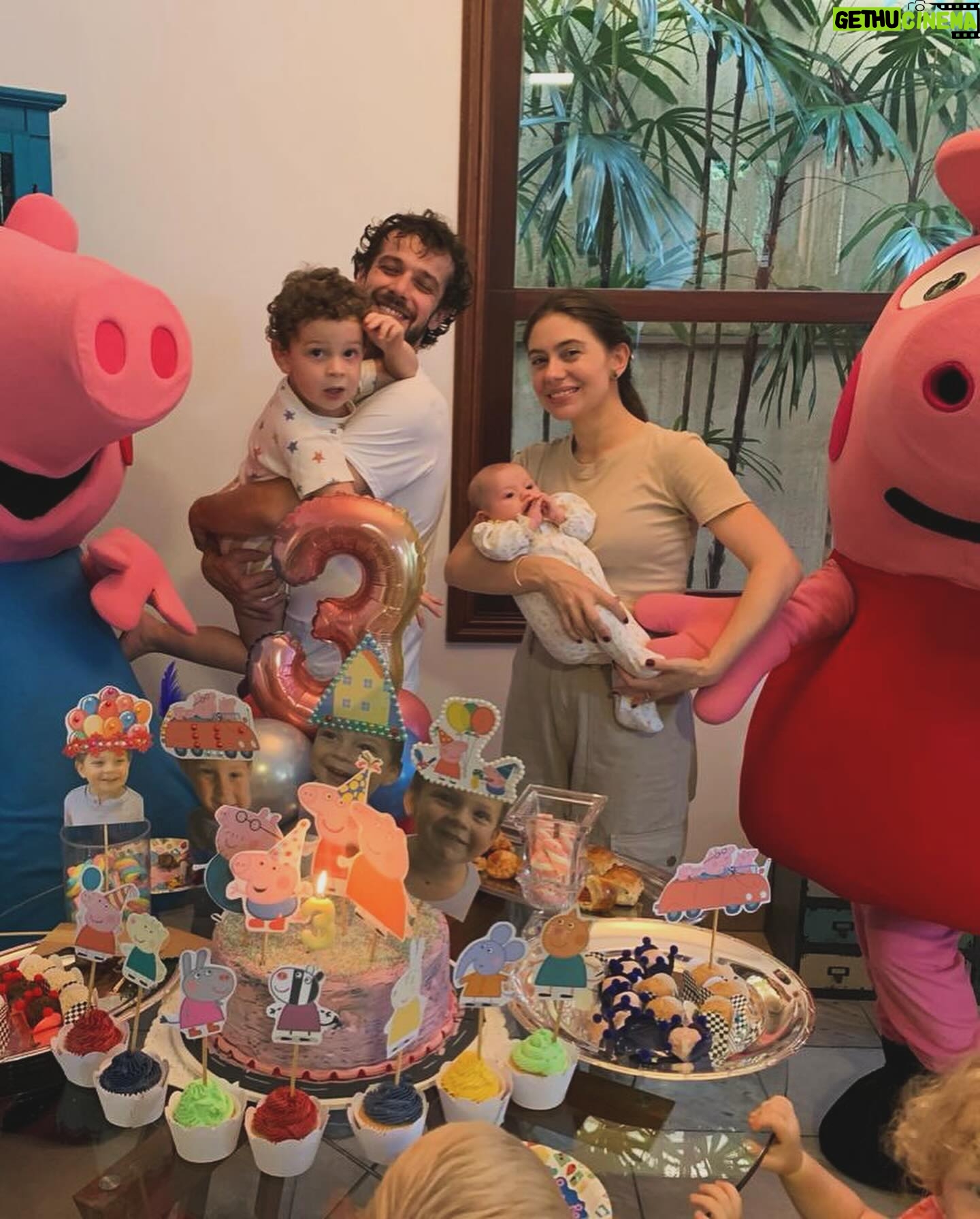 Jayme Matarazzo - 4.2K Likes - Tempo, tempo, tempo… Há três anos o Antonio nasceu e ressignificou a nossa vida, a impressão que temos é que ele tá conosco desde sempre. Há três anos ele veio nos ensinar sobre esse amor tão profundo e incondicional, que faz a gente querer evoluir e ser cada dia melhor. Há três anos ele transformou nossa vida, trouxe mais cor e alegria. Quanta gratidão em ter você filho, obrigada por existir, obrigada por ter nos escolhido, vamos estar sempre do teu lado, te apoiando e te incentivando a ser tudo aquilo que tu deseja. Te amamos infinito e além ❤️