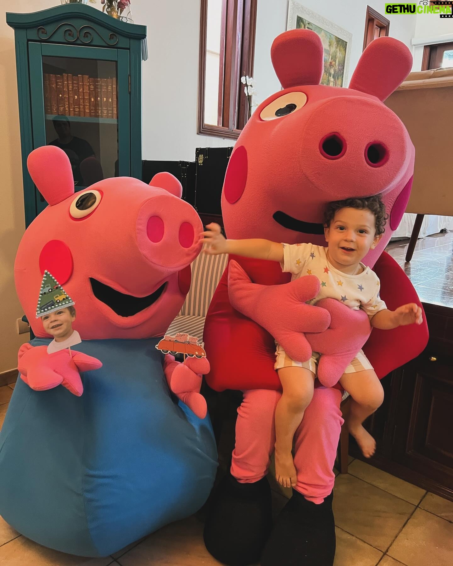 Jayme Matarazzo - 4.2K Likes - Tempo, tempo, tempo… Há três anos o Antonio nasceu e ressignificou a nossa vida, a impressão que temos é que ele tá conosco desde sempre. Há três anos ele veio nos ensinar sobre esse amor tão profundo e incondicional, que faz a gente querer evoluir e ser cada dia melhor. Há três anos ele transformou nossa vida, trouxe mais cor e alegria. Quanta gratidão em ter você filho, obrigada por existir, obrigada por ter nos escolhido, vamos estar sempre do teu lado, te apoiando e te incentivando a ser tudo aquilo que tu deseja. Te amamos infinito e além ❤️