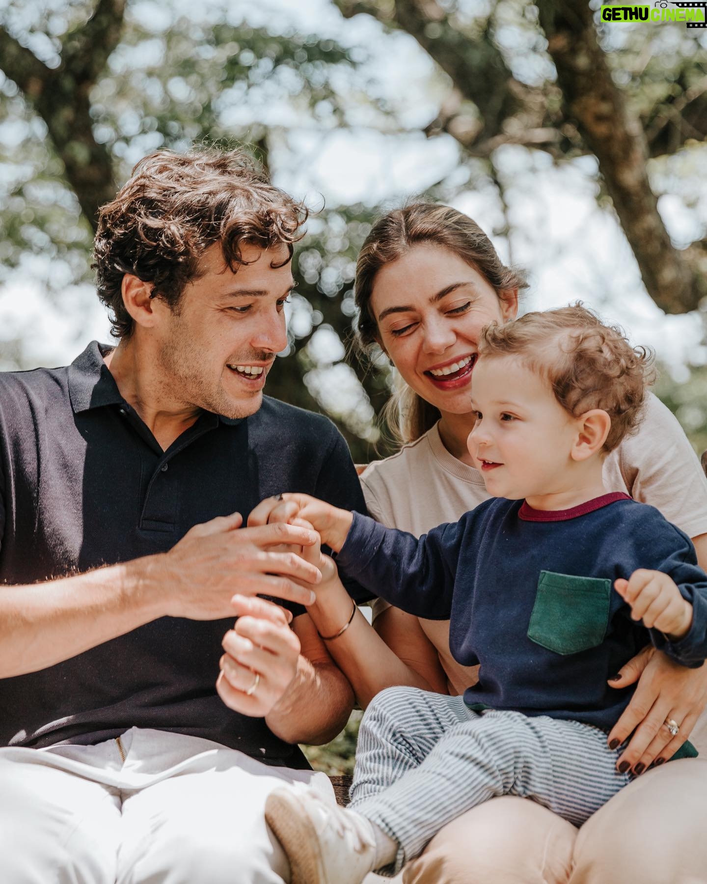 Jayme Matarazzo - 11.1K Likes - Tudo novo de novo 🤍 Muito felizes em compartilhar que nossa família tá crescendo! Vamos embarcar nessa aventura tão desejada que é a nossa segunda gravidez. Antonio vai ganhar uma irmã! E tá radiante! ✨
Juntos estamos realizando o nosso maior sonho, aquilo pra nós tem o maior valor e que é a nossa maior prioridade: a nossa família. Obrigada Deus por tanto 🙏🏼
Vem Maria, que o Papai, a Mamãe e o Antonio já te amam muito!