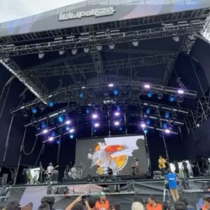 Jaze Instagram - fin de semana soñado en @lollapaloozaar 🇦🇷 y @vivelatino 🇲🇽 donde salimos a tocar el Toylo💿 y los temitas que fueron abrazando estos ultimos años, llevando la bandera 🇵🇪 y recargandome de la energia de tantxs amigxs de mi país que dejan el alma en su increible arte. me tocó a mi vivir esta experiencia y solo me queda agradecer a la vida, y seguir soñando alto para lo próximo que acontecera 🥁

gracias a la banda que me acompaña y al equipo de trabajo con el que se armó y se sigue armando este proyecto @dgexperiencecom ✨ el jueves sale "la terminal", no se vayan a olvidar ;) salud🍾