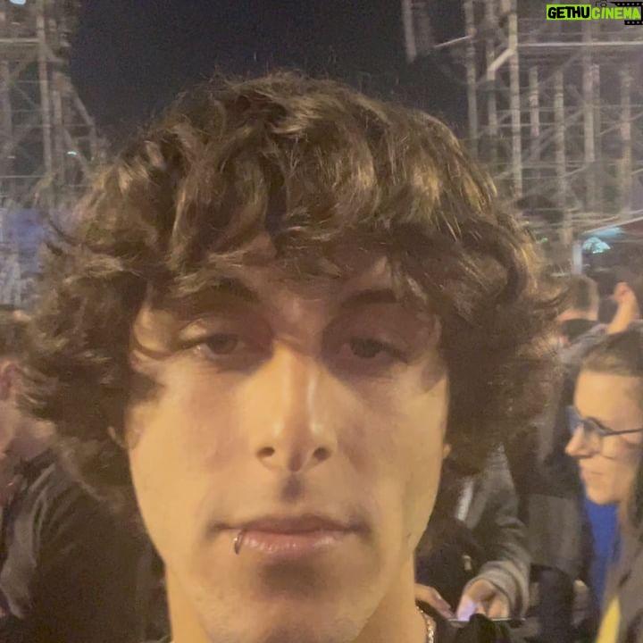 Jaze - 3 Likes - 🇦🇷 oficialmente muda2 🇦🇷
hoy se cumple 1 mes desde q salio el TOY LOKAZO💿 y casi 1 mes tambien de mi mudanza a los buenos aires argentina cheee!
extraño tantas cosas de lima, pero la verda es q conoci ya y sigo conociendo gente inedita q me ha hecho sentir en casa <3
paso a decir que toi bien! q estoy agradecido d poder vivir tanta cosa bella gracias a la musica y que ls quiero mucho. la verdad es q el disco la viene rompiendo🥳 me pone muy contento q puedan disfrutarlo, fue una larga chamba y hoy cumple su primer mes⚡️
hay mucho x hacer todavia, no se suelten q pronto habran noticias muy lindas ee👀🌎 abrazo a todxs graciasgracias x el cariño
iaia muxo texto, les dejo un popurri d imagenes estimulantes ;) vayan a escuchar el toylo y lavense las manitos besos💋