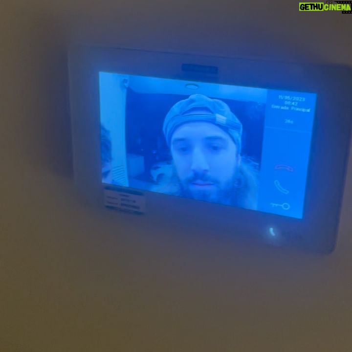 Jaze - 3 Likes - 🇦🇷 oficialmente muda2 🇦🇷
hoy se cumple 1 mes desde q salio el TOY LOKAZO💿 y casi 1 mes tambien de mi mudanza a los buenos aires argentina cheee!
extraño tantas cosas de lima, pero la verda es q conoci ya y sigo conociendo gente inedita q me ha hecho sentir en casa <3
paso a decir que toi bien! q estoy agradecido d poder vivir tanta cosa bella gracias a la musica y que ls quiero mucho. la verdad es q el disco la viene rompiendo🥳 me pone muy contento q puedan disfrutarlo, fue una larga chamba y hoy cumple su primer mes⚡️
hay mucho x hacer todavia, no se suelten q pronto habran noticias muy lindas ee👀🌎 abrazo a todxs graciasgracias x el cariño
iaia muxo texto, les dejo un popurri d imagenes estimulantes ;) vayan a escuchar el toylo y lavense las manitos besos💋