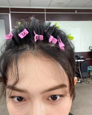 Jean Ho Instagram - 安安👋🏻歲歲平安
歡迎來萬喜銀行找小安٩(˃̶͈̀௰˂̶͈́)و

【 #還錢 】今天上映啦‼️