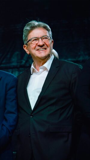 Jean-Luc Mélenchon Instagram - Le monde nous regarde. Le futur dépend seulement de nous.