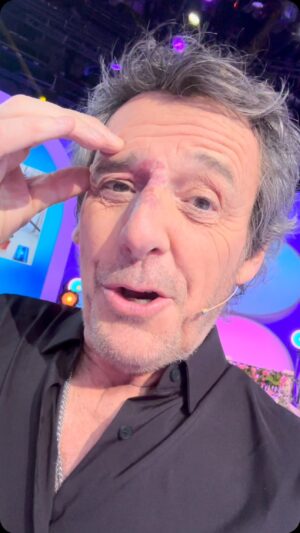 Jean-Luc Reichmann Instagram - 1  MiLLiON d’EURooooS 🔥🔥🔥 1ère INTERViEW EXCLUSiVE d’ÉMiLiEN, 21 ans, devenu Millionnaire aujourd’hui, ému, fatigué, mais tellement heureux 🙏☀️
Regardez 👀 
#les12coupsdeMidi  @tf1
