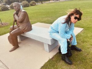 Jean-Luc Reichmann Instagram - Malheureusement, je viens de perdre Nathalie à Indianola dans le Mississippi où il fait 32 degrés… juste à côté du célèbre musée de BB KiNG 🙏… 🙋🏻‍♂️🤘🎸
🎶 #bbking @mississipi_jazz  #mississipi 
Vieux Motard que jamais ✌️🏍️🇺🇸🔥🔥🙋🏻‍♂️ Ride or Die Music TOUR 2024 🔥 🎸☠️ 🎶 Chicago-> Miami 🏍️🤘🇺🇸 JL N=❤️ 
À tout de suite ‼️👍

 #nashville #roadtrip @indianmotorcycle #indian #moto #aventure #rocknroll #countrymusic #liberté #vacances #amour #tenessee 

This is America 🇺🇸