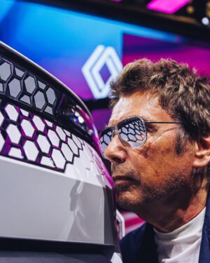 Jean-Michel Jarre Instagram - Jean-Michel Jarre hier à Munich au Salon de l’Automobile  pour présenter le futur son de Renault 
Jean-Michel Jarre at Munich Motor Show to present the futur sound of Renault
