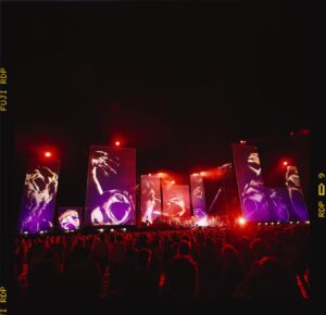 Jean-Michel Jarre Instagram - Hello Budapest ! Bonjour Budapest ! Share your photos here - Partager vos photos #budapest #europe #concert #jeanmicheljarre
