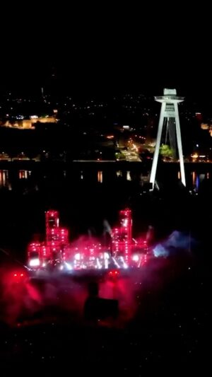 Jean-Michel Jarre Instagram - Bridge From the Future…a night to remember! Thank you to my special guest @brianmayforreal. Who was there? Don’t forget you can watch the show on YouTube.
@eset @starmus 
#Starmus #StarmusVII #StarmusEarth #StarmusFestival2024 #Bratislava #Slovakia #ESET #DigitalSecurity #BridgefromtheFuture #music #science #jeanmicheljarre #brianmay
