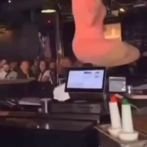 Jean-Michel Tinivelli Instagram - Et puis tout d un coup comme venu de nulle part  un saut dans l inconnu et tu tombes à la renverse … #bonnejournée#buongiorno#goodday#happyday#mardi#humour#funny#funnyvideos#bar#soiree#ambiance#danse#danseuse#corps#party#semelle#goodvibes#vibes#bim#chute#stunt#cascade#espace#bisous#❤️❤️❤️#courage#forza#tinivelli#actor#☘️