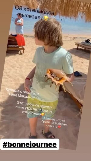 Jean-Michel Tinivelli Instagram - Plateau de fruits de mer ce midi ou pas foutez la paix à nos amis les coquillages quand ils sont en vacances …des bisous les cops #bonnejournée#goodday#happyday#buongiorno#humour#funny#drole#videos#funnyvideos #coquillage#seafood#seafoodlover#shell#shellfish#marin#marine#peche#ocean#mer#tournage#simoncoleman##actor#tinivelli#❤️❤️❤️#bisous#☘️