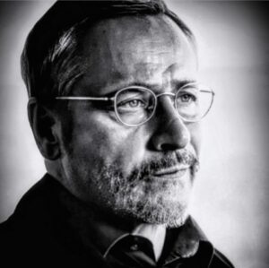 Jean-Michel Tinivelli Instagram - Rivière Perdue le 11 janvier 2024 sur @tf1 😊😊😊#portrait#photo#foto#fotografía#fotografia#photography #pic#biancoenero#noiretblanc#blackandwhite#serie#tv#fiction#capture#thriller#polar#cop#aventure#suspence#enquete##naturelovers#valespir#occitanie#tf1#merci#actor#tinivelli#lovemyjob#soon @tinivelli @aliceneversfans1