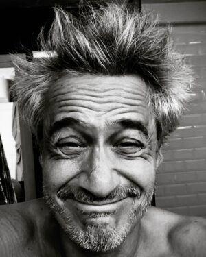 Jean-Michel Tinivelli Instagram - Are you talking to me ??? Que de souvenirs pour moi ce matin en tombant par hasard sur ce portrait du prix Jean Claude de Niro  en plastoc le concours du plus mauvais sosie de l immense acteur Robert  de Niro  dit Bob , très heureux d avoir participé et de m être placé  à l époque avc bcp d humilité à une inespérée 3 eme place , après avoir été recalé plusieurs x aux qualifs dc il faut s accrocher et y croire quoi qu on fasse  et de tt façon l essentiel étant  de participer comme disait le Baron pierrot  de C et il a bien raison , ce fut magnifique , je vous fait partager ce moment d émotion rare 🥰… #bonnejournée#goodday#buongiorno#humour#funny#face#game#concours#jury#portrait#autoportrait#souvenir#memory#actor#robertdeniro#blackandwhite#biancoenero#photography#foto#photo#pic#picoftheday#tinivelli#❤️❤️❤️#bisous#merci#taxidriver#movies#martinscorsese @tinivelli