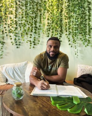 Jean Pascal Instagram - It’s Friday et déjà je prépare votre entraînement pour lundi prochain. 
J’ai presque autant de plaisir à vous voir accomplir vos objectifs personnels que de monter dans l’arène. 
Ma recette n’a rien de magique, mais elle a du succès et c’est mon devoir de la partager. 
Ensuite vous pourrez la mariner à votre goût. 
La première étape c’est de venir essayer un cours gratuit avec moi au fitclub. 
Pour votre session gratuite, simplement m’écrire en privé #fitclub