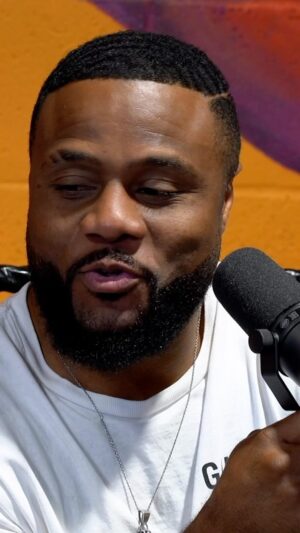 Jean Pascal Instagram - Notre podcast avec la LÉGENDE @jeanpascalchamp est maintenant disponible sur TOUTES les PLATEFORMES💥🥊 Manque pas ça mon minou c’est un vrai BANGER ❤️‍🔥