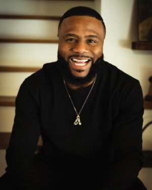 Jean Pascal Instagram - Le boxeur Jean Pascal sera-t-il aussi bon au curling que dans le ring? Vous le verrez dimanche soir à la vrai nature! 😂 

Decouvrez un athlete beaucoup plus sensisble que l’image de dur à cuir qu’il projette.

Avec ses 5 titres de champions du monde, il est sans doute le plus grand boxeur quebecois. Il est reconnu pour son coté exhuberant, mais vous le decouvrirez sans doute comme vous l’avez jamais vu.

Avec la fin de carrière qui approche, il accepte de plus en plus de montrer sa vulnerabilité et il ne peut qu’en sortir gaganant!.

Une rencontre qui a du Punch 🥊, Dimanche à 21h30 sur @tvareseau et @tva  #jeanpascal #vulnérabilité