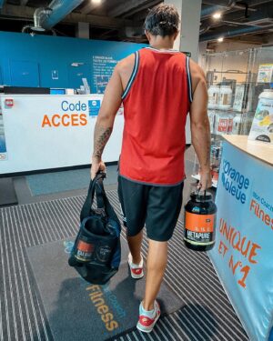 Jean-Pascal Lacoste Instagram - J avais pas de petits pots de proteines 😂😂😂 @qntsportnutrition @lorangebleueurrugne @garmin @julienquaglierini . Pour  le sport dans ma main droite proteines Metapure pour après ma séance et dans le sac BCAA ET HYDRO VOL. Mix parfait 👍 #bestproduct #nopainnogain #complementsalimentaires