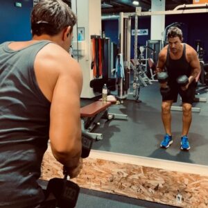 Jean-Pascal Lacoste Instagram - Après 1 moins de diet … moins 5 kg. Protéines et légumes combo parfait. Je me sens tellement mieux c’est ouf. On continue … ⛳️💪🏻
