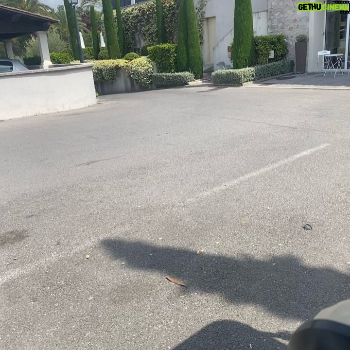 Jean-Pascal Lacoste - 886 Likes - Quelle journĆ©e incroyable pour les balles blanches organisĆ© par @jerome.alonzo. Un rdv pour la bonne cause sur un golf exceptionnellement beau de qualitĆ© d Acceuil etc⦠le @royalmougins. En plus avec les copains @jerome.alonzo @alexlevygolf83 @greghavret @boghossianalain14 ā¦ā¦.et plein d autres. Les yeux remplis d Ć©toile avec cette journĆ©e golfique juste fantastique malgrĆ© 9 trous sous la pluie š¤£š¤£š¤£. @cobragolf @pumagolf @pumafrance @garmin @jabra @nicolasgirard67 @anneso_pumagolf @jerem_golf. Vive les copains vive le golf ā³ļø rdv lāannĆ©e prochaine. Encore merci Ć toute lāĆ©quipe du golf ainsi que lāĆ©quipe dāorganisation des balles blanchesāŗļøā¤ļø