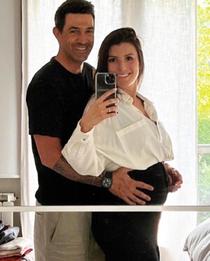 Jean-Pascal Lacoste Instagram - Bientôt elle arrive, bientôt 5 à la maison ❤️❤️❤️ @delphine_tellier @kylielacoste, maverick, ainhoa et moi. Top familly ❤️❤️❤️❤️🔥🔥🔥🔥🔥🔥
