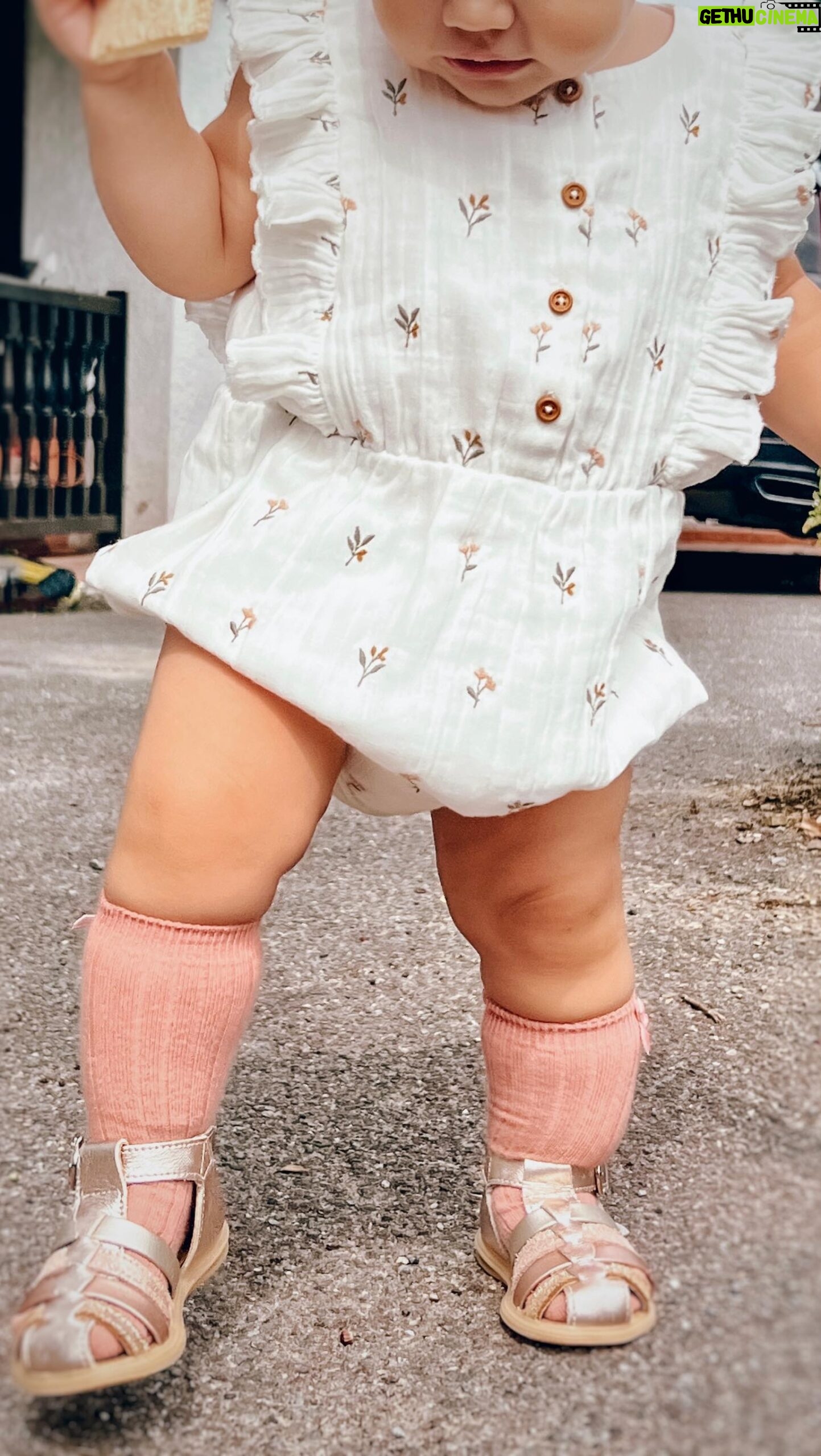 Jean-Pascal Lacoste - 1.2K Likes - Lāinjustice de la vie !
En ce moment, impossible de lui faire dire maman ! Elle répond « aïe » ou « papa »
#chipie #momlife #daddysgirl #familytime