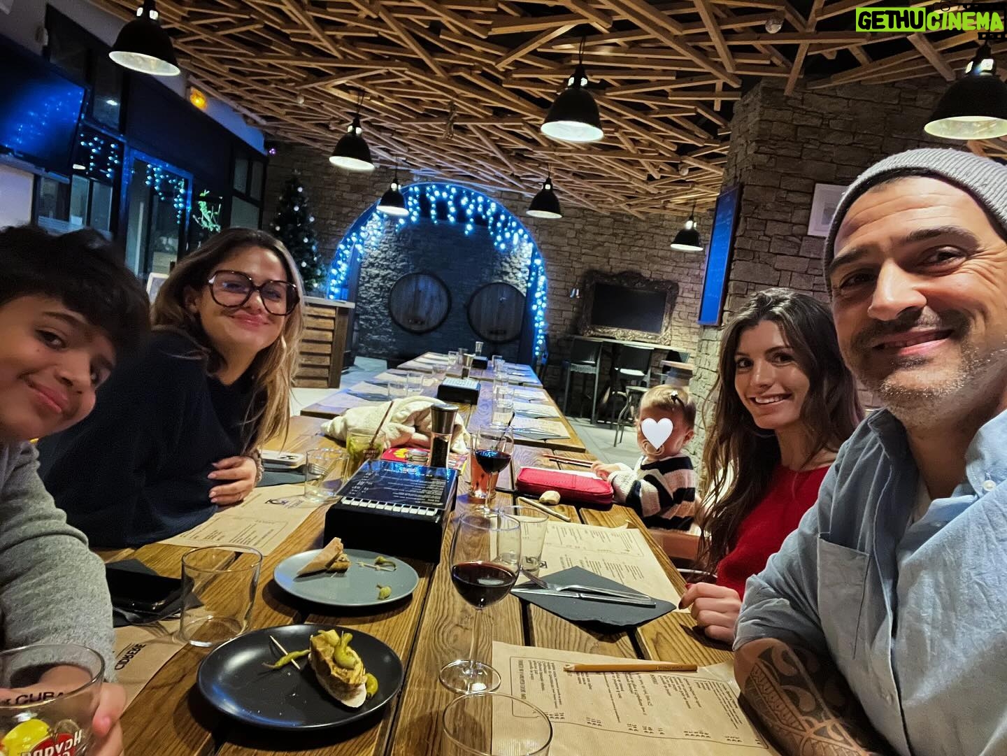 Jean-Pascal Lacoste - 4.4K Likes - Last night together 🤍
Qui dit début des vacances, dit Mav & Kylie chez leur maman ✈️🗽 On se retrouve à trois pour Noël 🎅🏼
Quoi de prévu pour Noël ? Vous partez en voyage ou plutôt à la maison en famille ?
#christmas #christmastravel #noël #noelenfamille