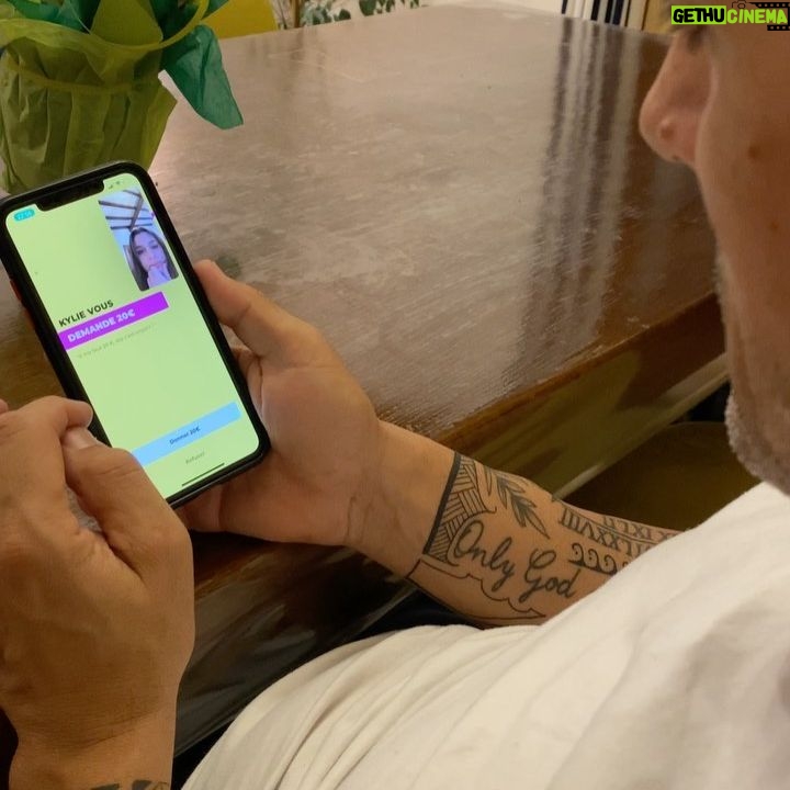 Jean-Pascal Lacoste - 2.8K Likes - CONCOURS āØ
Aujourdāhui avec @kylielacoste on sāassocie avec @pixpay_app @pixpay_parents pour vous faire gagner : 1 an dāabonnement gratuit et 50 euros sur la carte de votre enfant.
.
.
Pixpay cāest une carte de paiement pour les jeunes Ć partir de 10 ans où les parents peuvent tout gĆ©rer Ć 100% (explications en story) Cāest le moyen dāaider vos enfants Ć commencer Ć gĆ©rer leur argent.
.
.
Pour participer, les conditions sont simples :āØ- Suivre le compte @pixpay_parents et les nĆ“tres @jp.lacoste & @kylielacoste. āØ- Liker le post.āØ- Commenter le post en nous disant quel Ć¢ge a votre ado.
Le tirage au sort se fera le lundi 07/03.
.
.
Bonus video.. on est pas toujours obligĆ© de leur donner de lāargent Ć ces morpions šš