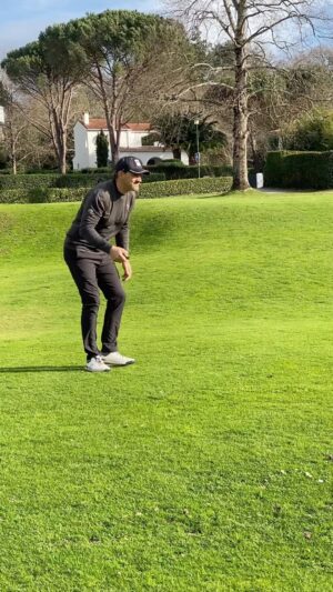 Jean-Pascal Lacoste Instagram - Quel beau cadeau en ce début d’année ! Ça y est, le temps passe si vite, l’indépendance est là quel bonheur ! Je suis aux anges et pas fatigué ! Et non Ainhoa ne marche pas encore 🤣🤣 mais mon chariot jucad oui ! Tout seul comme un grand 😉😉 Vive le golf ⛳️