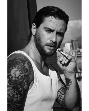 Jean-Philippe Cretton Instagram - "Hola, amig@s. 
Les comparto otra tanda más de la última sesión de fotos que hicimos con un gran equipo de profesionales.
Les cuento, además, que por acá voy avanzando firme en mi nuevo podcast que ya pronto verá la luz. 
 Y MAÑANA estaremos tocando en un beneficio a Viña. Esto a las 19 hrs en Espacio Dima Look, Cerro Alegre. Todo lo que se recaude irá en ayuda. Los esperamos ahí. Les mando un abrazo apretado

Fotos: @simonpaisthomas
Styling : @sofiordenes
Makeup y Pelo: @alemakeupart
Pelo @leonidashairdresser

Management: @versusmanagement @estebanaparicio
@lamoyachica

Vestuario
@hm #HMChile
@wendypozolondress 
@sofiordenes

Agradecimientos 
@edificioalonso