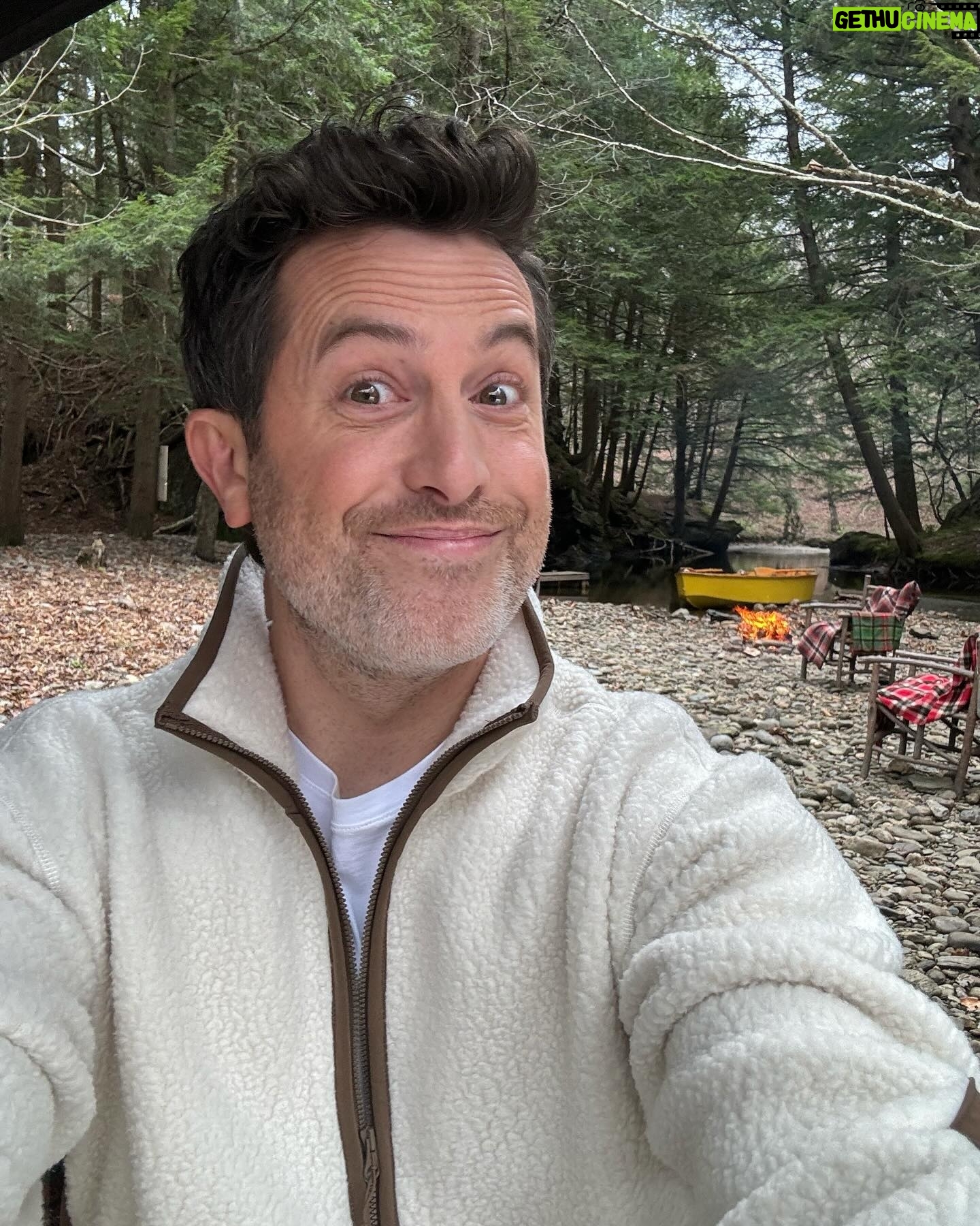 Jean-Philippe Dion - 0.9K Likes - La pire preneur de selfies au Québec. 🤦♂️ Au moins j’ai un super polar @vallier_official 💙