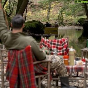 Jean-Philippe Dion Instagram - Une première à La vraie nature dimanche soir: deux amoureux montent ensemble dans la même barque! 

Charlotte Cardin et Aliocha Schneider avaient une fin de semaine de libre cet automne et ils la passent avec nous! 

Heureusement pour eux, un champion est là pour les rescaper dans la rivière: Laurent Duvernay-Tardif! 🙂

Blagues à part, vous avez rendez-vous avec un magnifique trio qui se confie avec beaucoup d’authenticité, de simplicité et de complicité. 

Avec deux artistes aussi talentueux, on se gâte en finissant la soirée en musique! 

Dimanche 21h, à @tvareseau et TVA !

📸 @ericmyrephoto 

#LaVraieNature #CharlotteCardin #AliochaSchneider #LaurentDuvernayTardif #JeanPhilippeDion